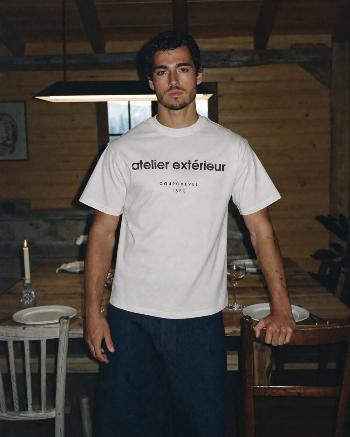 Man wearing the white Courchevel 1850 ski tee après ski