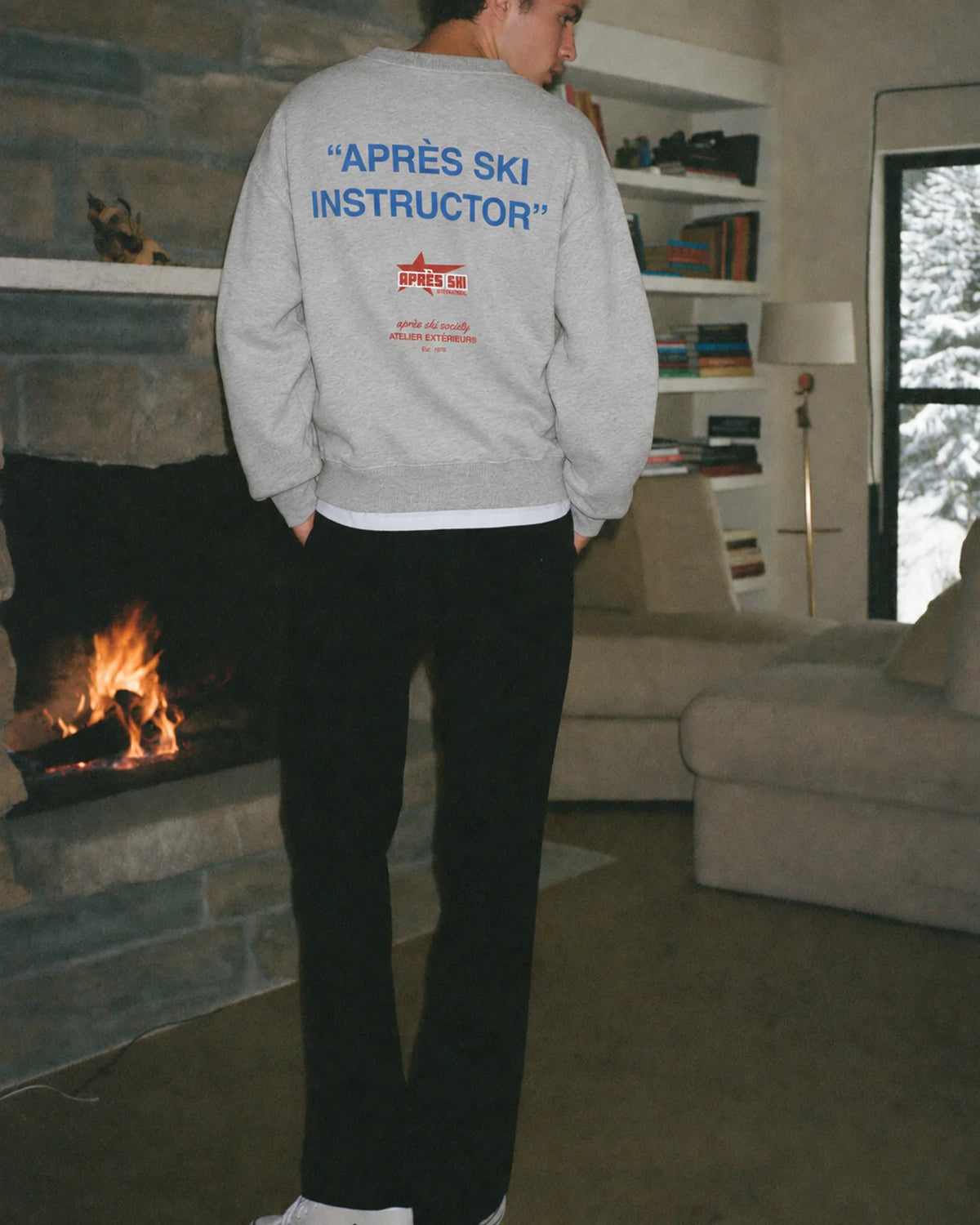 Man wearing the Après Ski Instructor Crewneck in heather gray, on location