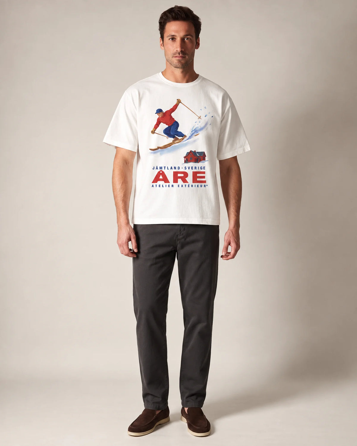 Studio model wearing the white Åre ski tee